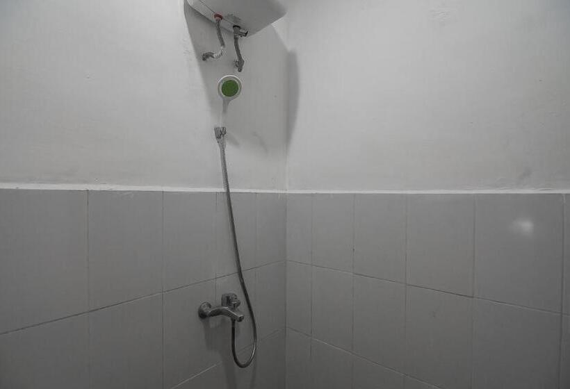 فندق Reddoorz Plus Near Cambridge City Square 2