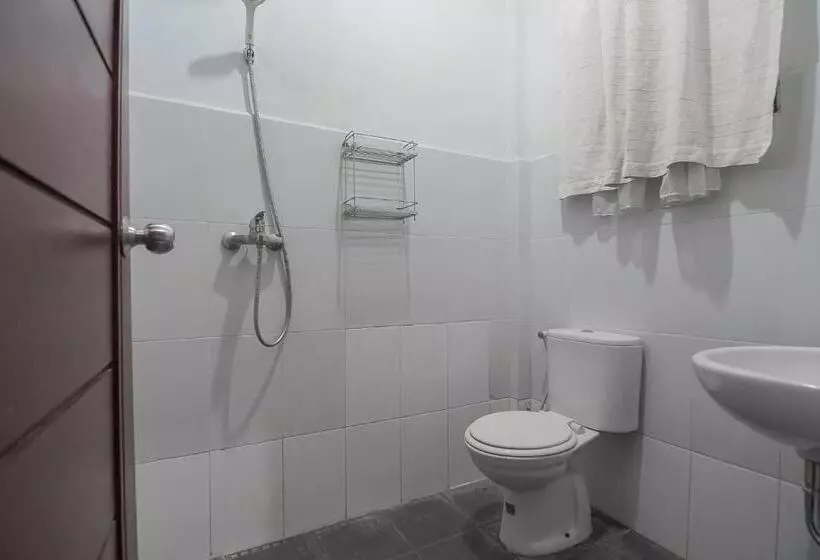 ホテル Reddoorz Plus Near Cambridge City Square 2