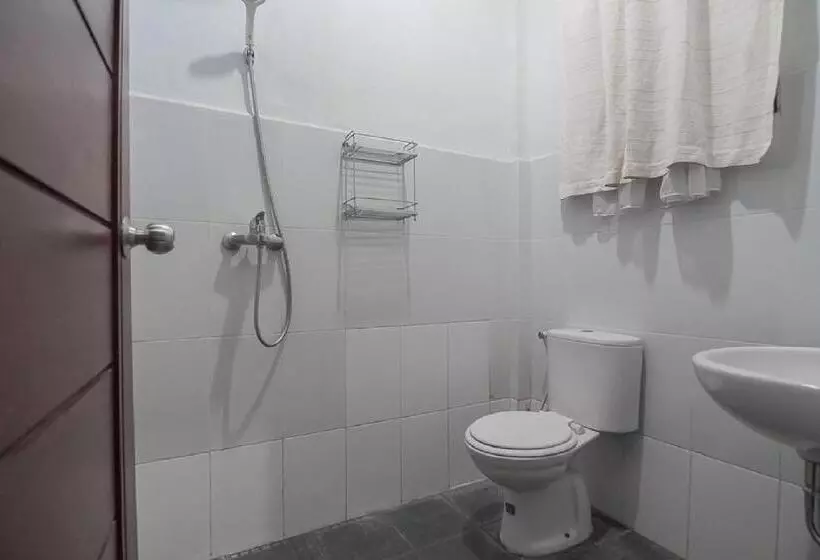 ホテル Reddoorz Plus Near Cambridge City Square 2