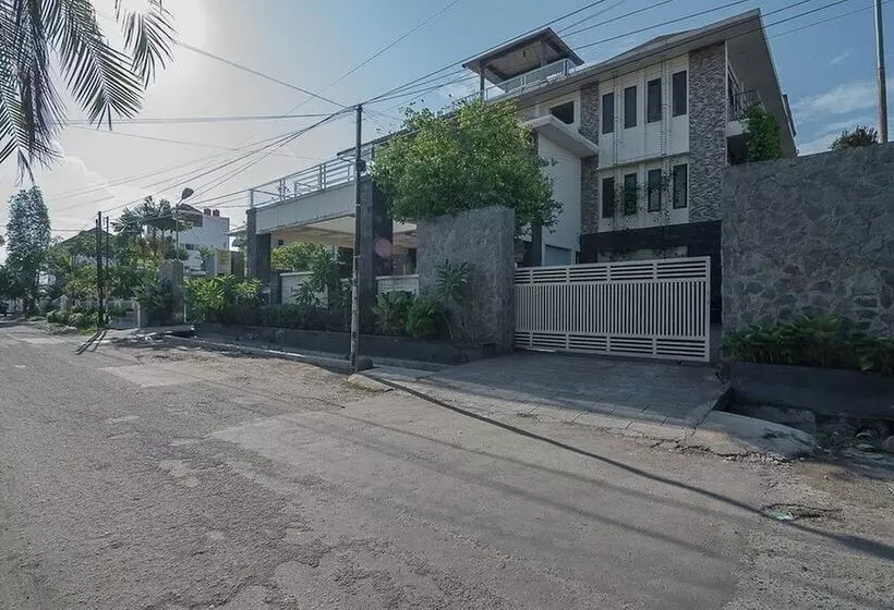 ホテル Reddoorz Plus Near Cambridge City Square 2