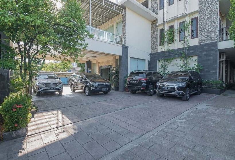 فندق Reddoorz Plus Near Cambridge City Square 2