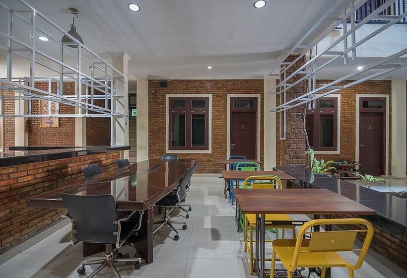 فندق Reddoorz Plus Near Cambridge City Square 2