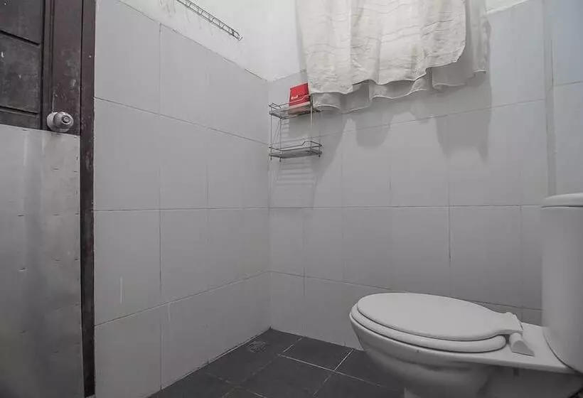 ホテル Reddoorz Plus Near Cambridge City Square 2