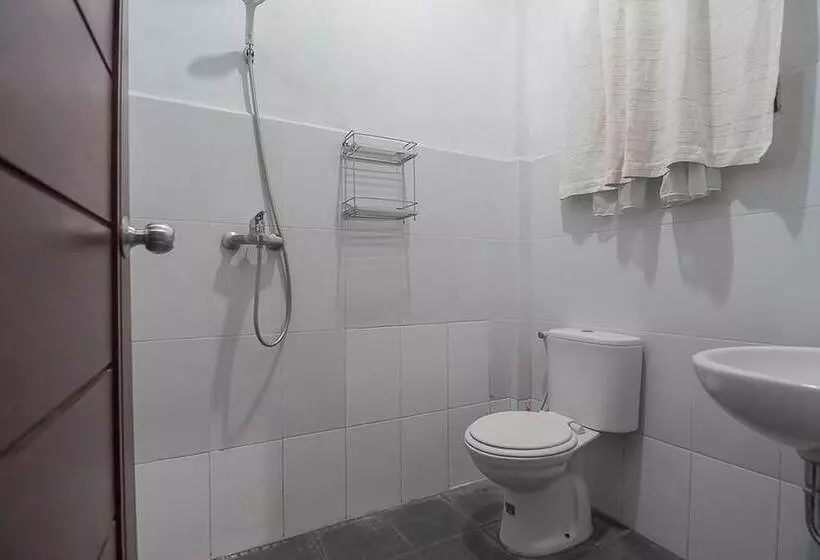 ホテル Reddoorz Plus Near Cambridge City Square 2