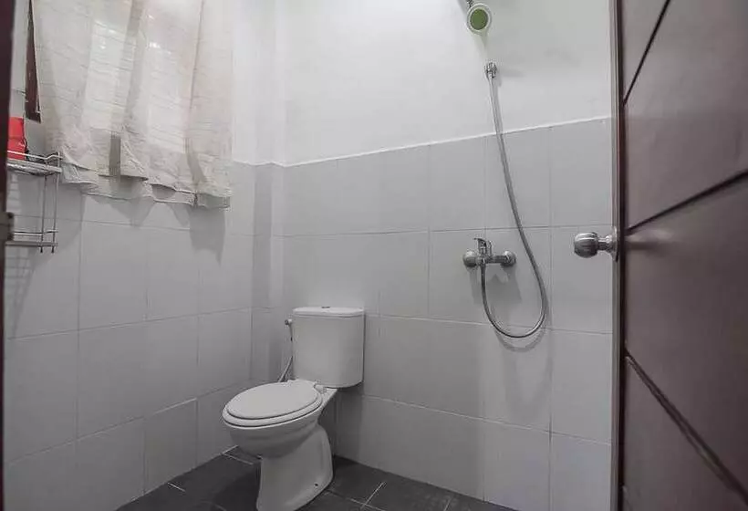 ホテル Reddoorz Plus Near Cambridge City Square 2