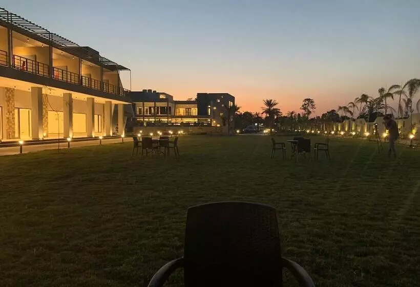 Hotelli The Forest Vines Resort