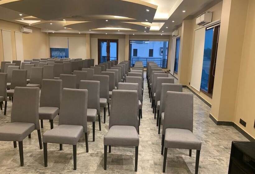 Hotel The Forest Vines Resort