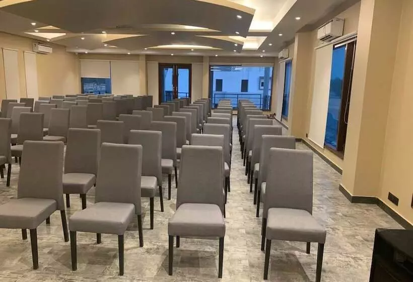 Hotelli The Forest Vines Resort