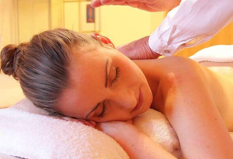 Hotel The Forest Vines Resort