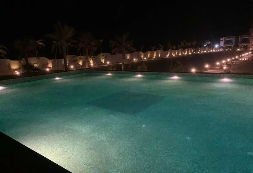 Hotelli The Forest Vines Resort