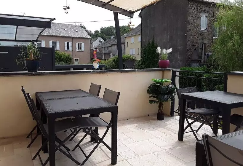 ペンション L Amarante Chambres D Hôtes Villefranche De Panat