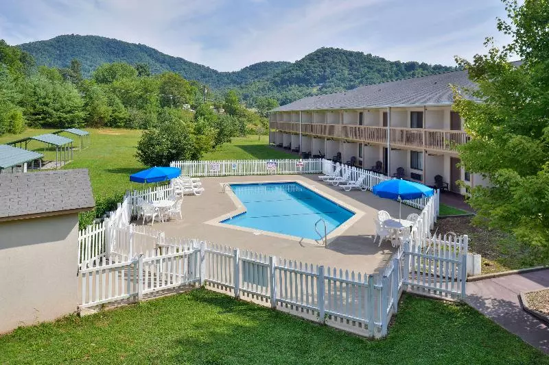 ホテル Americas Best Value Inn Canton, Nc