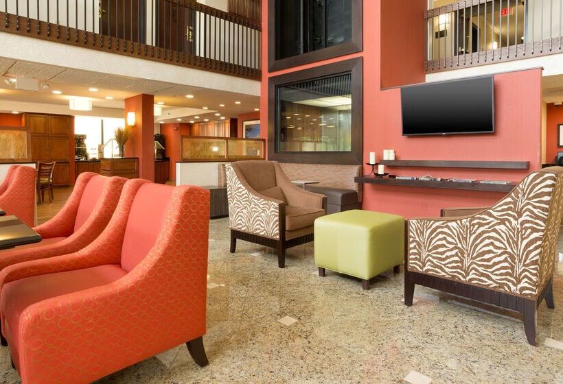 Отель Drury Inn & Suites Charlotte University Place