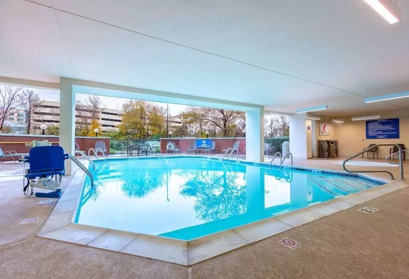 Отель Heritage Inn & Suites The Woodlands, Trademark By Wyndham