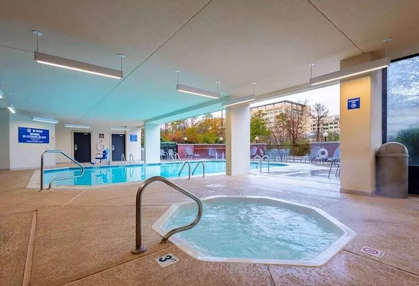 Отель Heritage Inn & Suites The Woodlands, Trademark By Wyndham