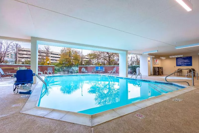 Отель Heritage Inn & Suites The Woodlands, Trademark By Wyndham