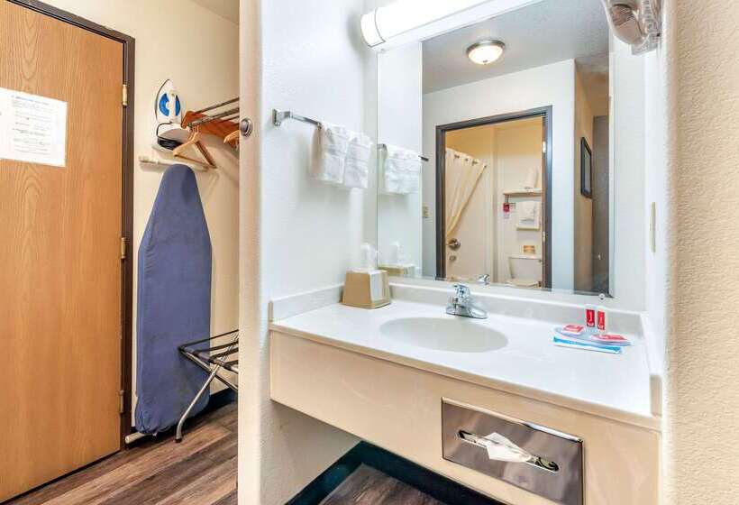 Отель Econo Lodge