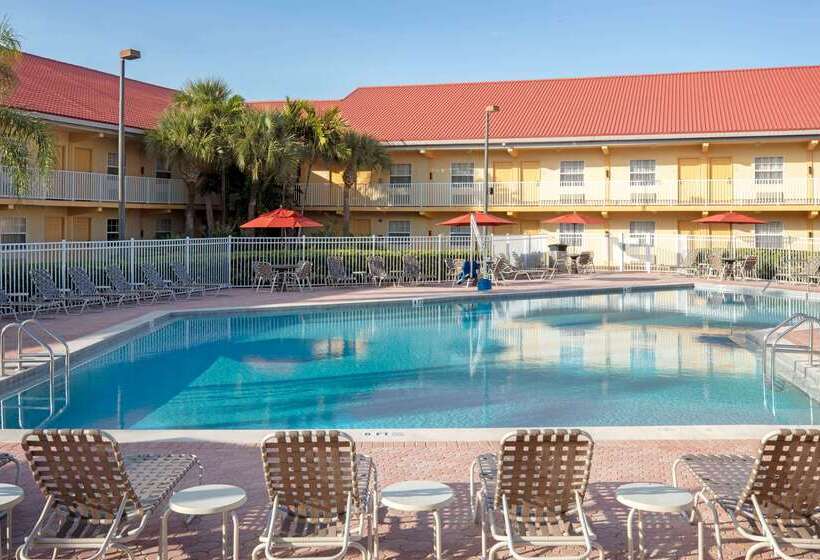 בית מלון כפרי La Quinta Inn By Wyndham Cocoa Beachport Canaveral