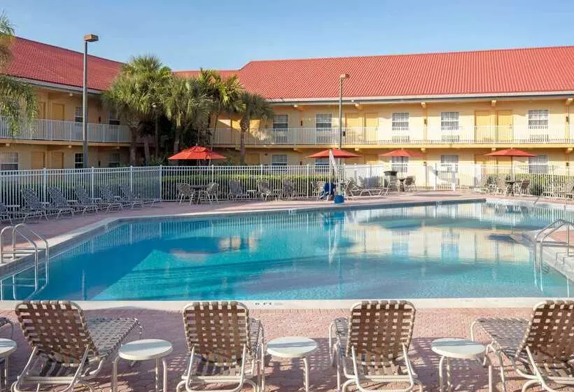 호텔 La Quinta Inn By Wyndham Cocoa Beachport Canaveral