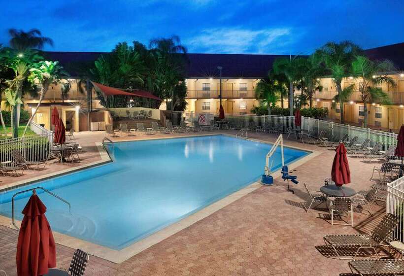 בית מלון כפרי La Quinta Inn By Wyndham Cocoa Beachport Canaveral