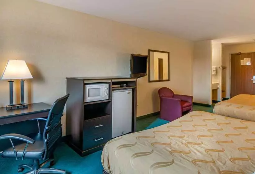 בית מלון כפרי Quality Inn