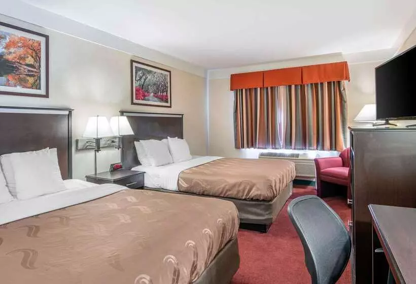 בית מלון כפרי Quality Inn