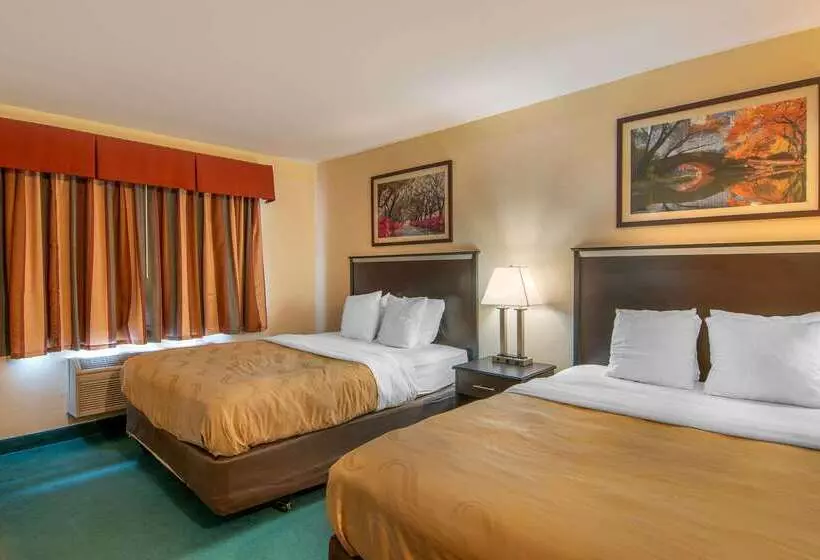 בית מלון כפרי Quality Inn