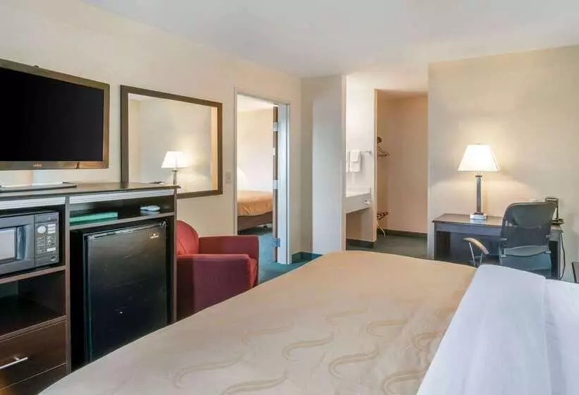 בית מלון כפרי Quality Inn