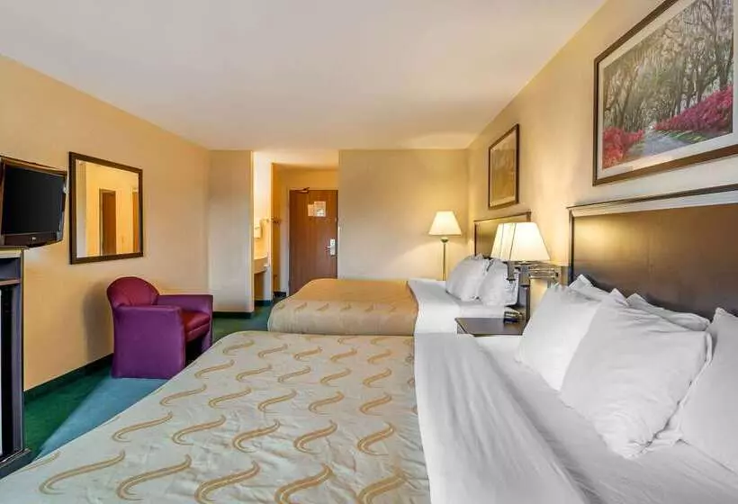 בית מלון כפרי Quality Inn