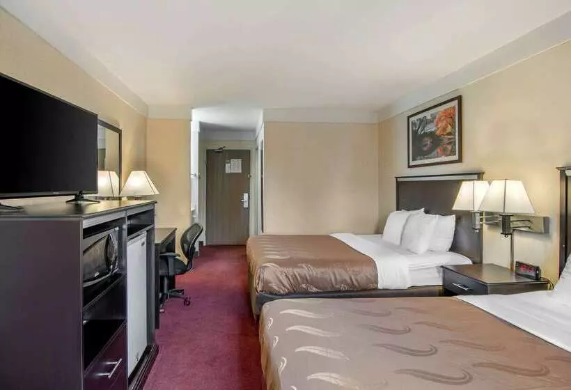 בית מלון כפרי Quality Inn