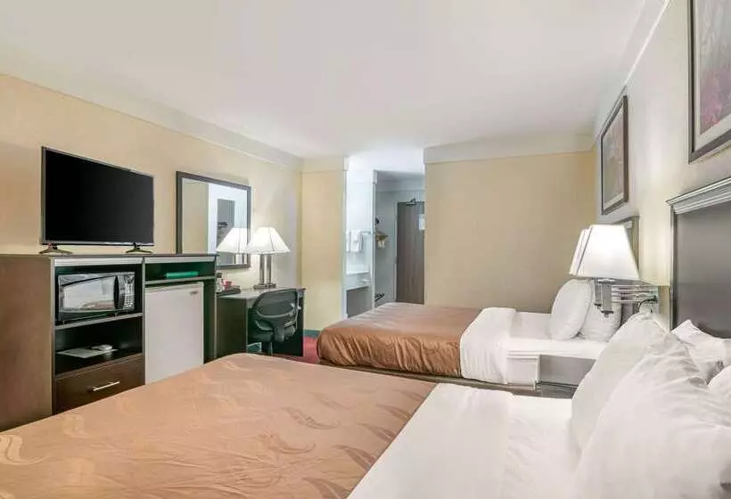 בית מלון כפרי Quality Inn