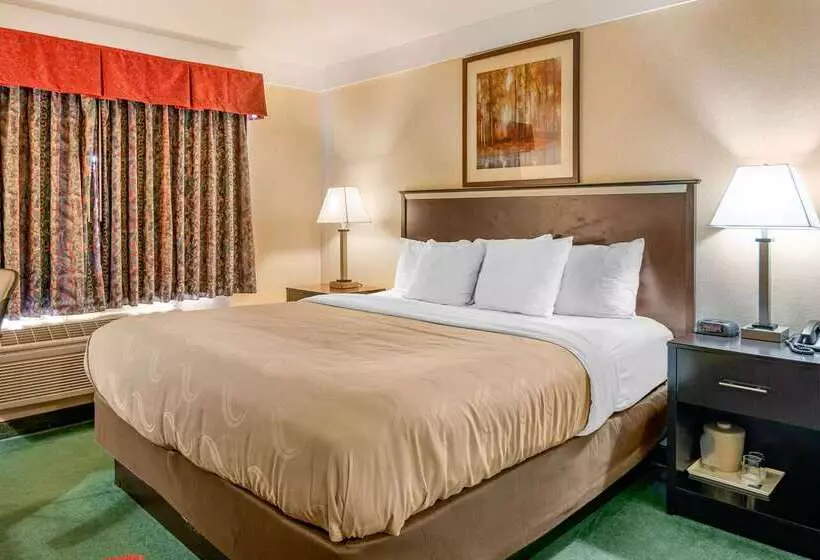 בית מלון כפרי Quality Inn