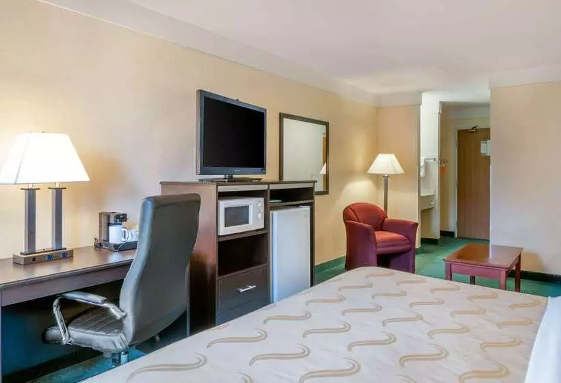 בית מלון כפרי Quality Inn