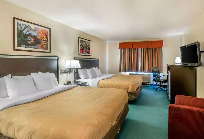 בית מלון כפרי Quality Inn