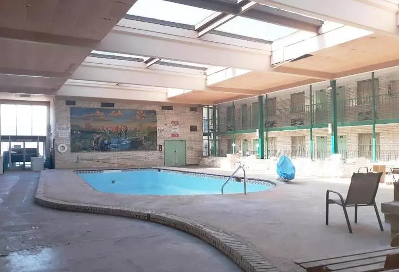 酒店 Rest Inn   Extended Stay, I 40 Airport, Wedding & Event Center