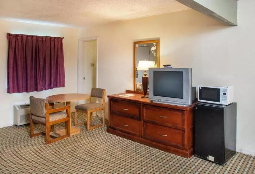 酒店 Rest Inn   Extended Stay, I 40 Airport, Wedding & Event Center