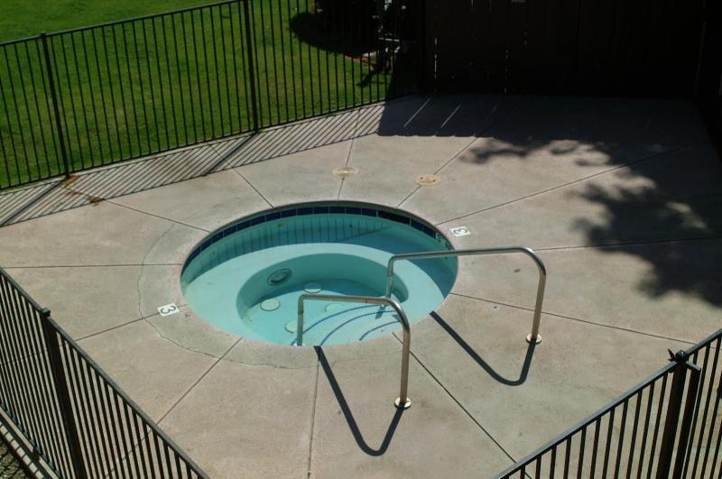 فندق على الطريق Best Economy Inn & Suites