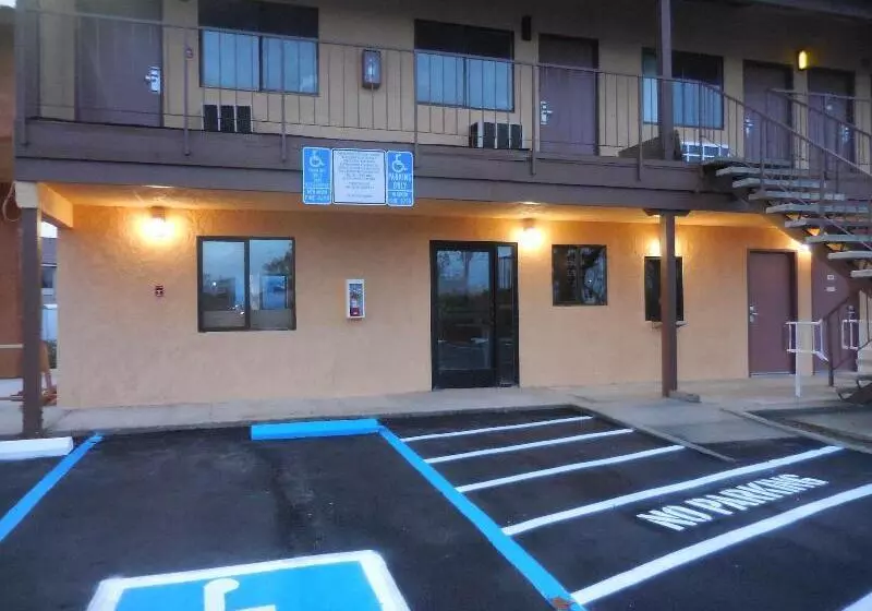 汽车旅馆 Best Economy Inn & Suites