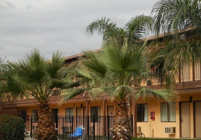 فندق على الطريق Best Economy Inn & Suites