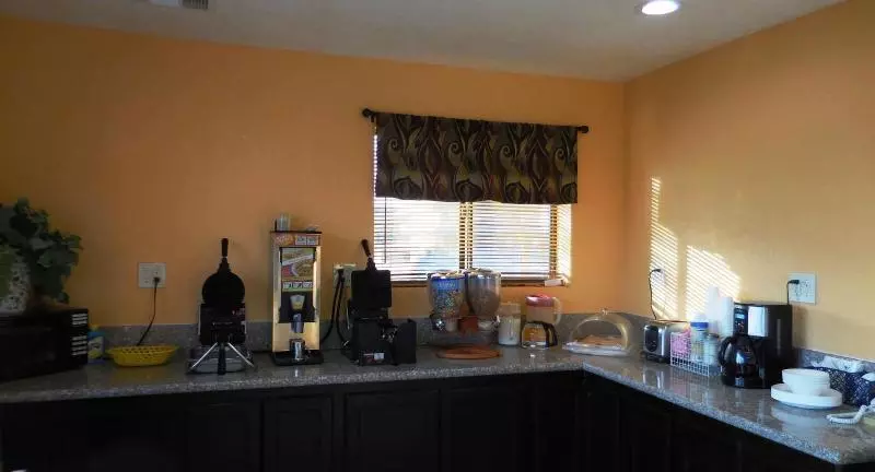 汽车旅馆 Best Economy Inn & Suites