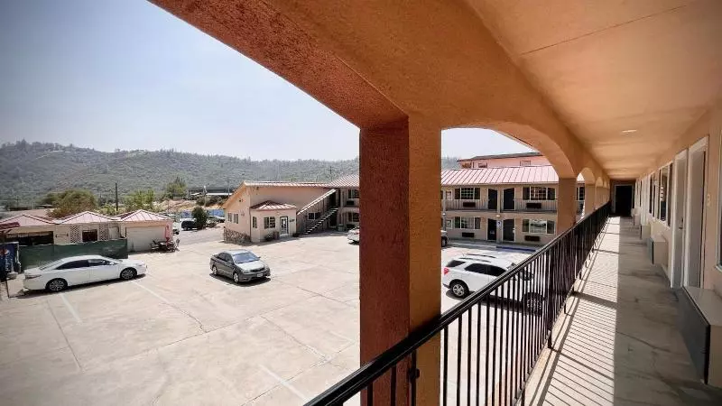 モーテル The Yosemite Inn