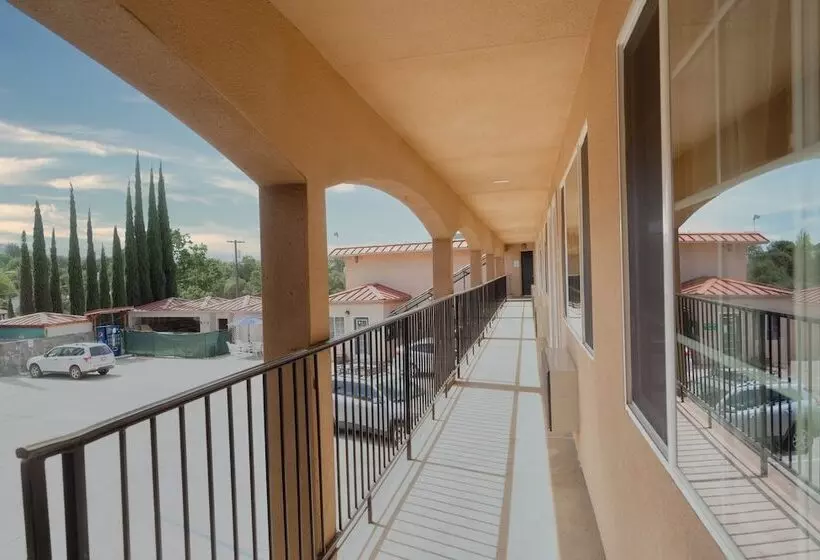 モーテル The Yosemite Inn