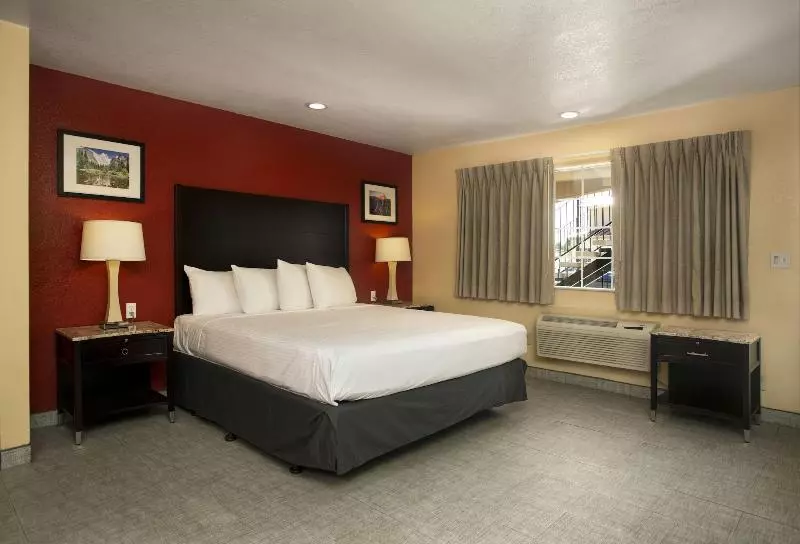 モーテル The Yosemite Inn