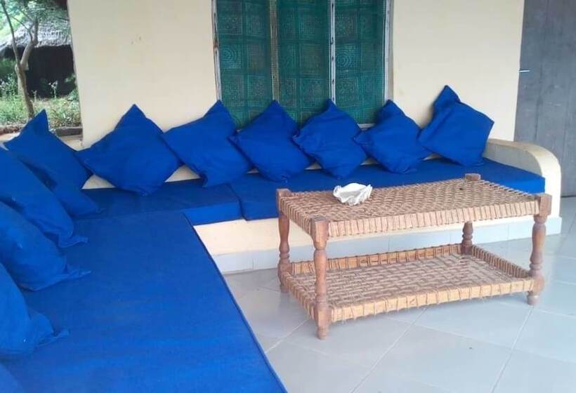 تختخواب و صبحانه Chole Foxes Lodge