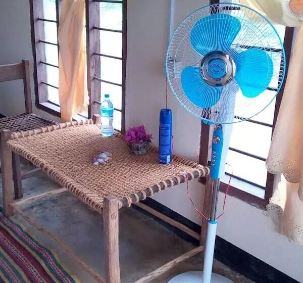 تختخواب و صبحانه Chole Foxes Lodge