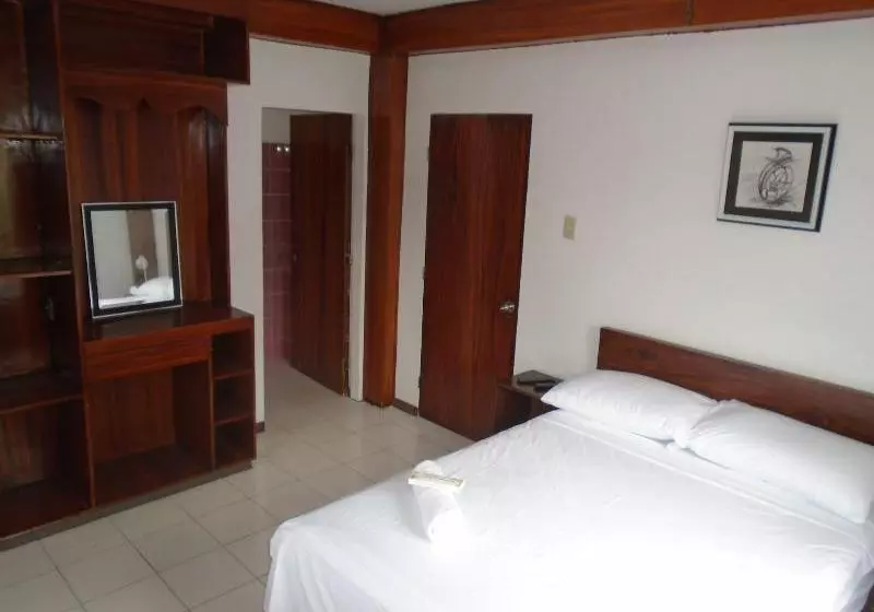 ホテル The Victorian