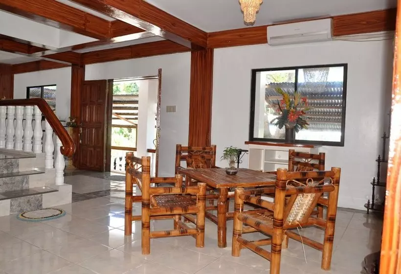 ホテル The Victorian