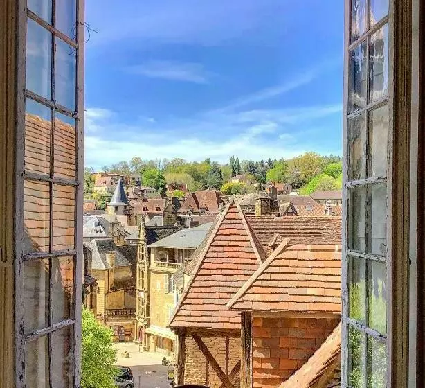 Centrally Located Sarlat Apartment With Medieval Town Views