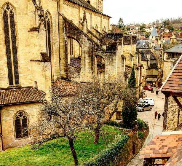 Centrally Located Sarlat Apartment With Medieval Town Views