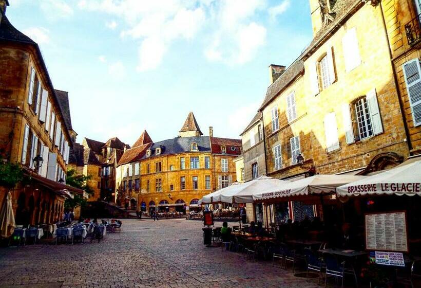 Centrally Located Sarlat Apartment With Medieval Town Views